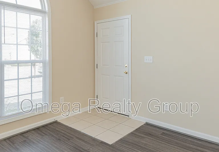 2170 Village Ln — Photo 6