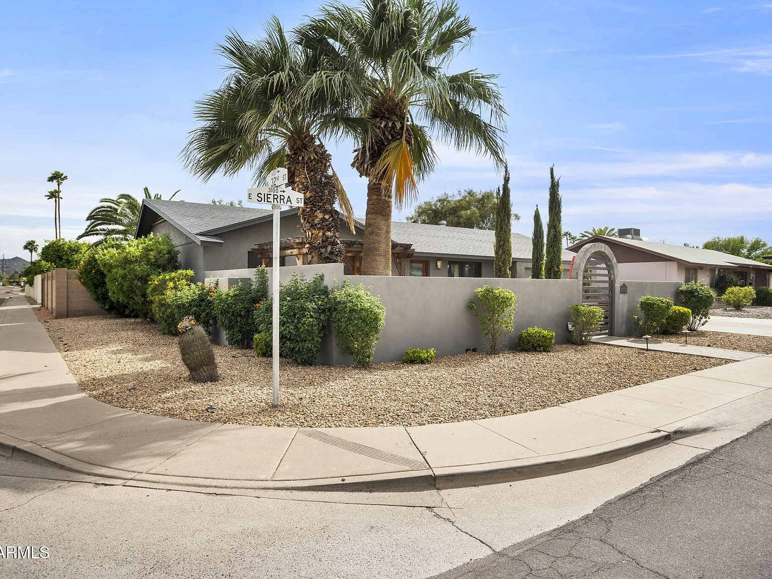 3 bed, 2.0 bath, 1572 sqft, $3,000 — Photo 2