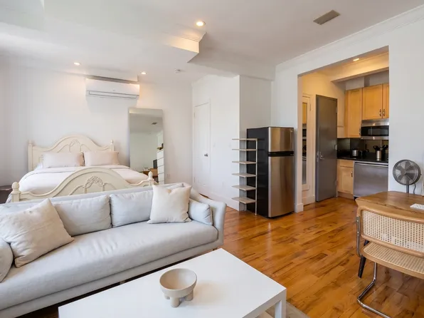 128 East 62nd Street image 1 of 5