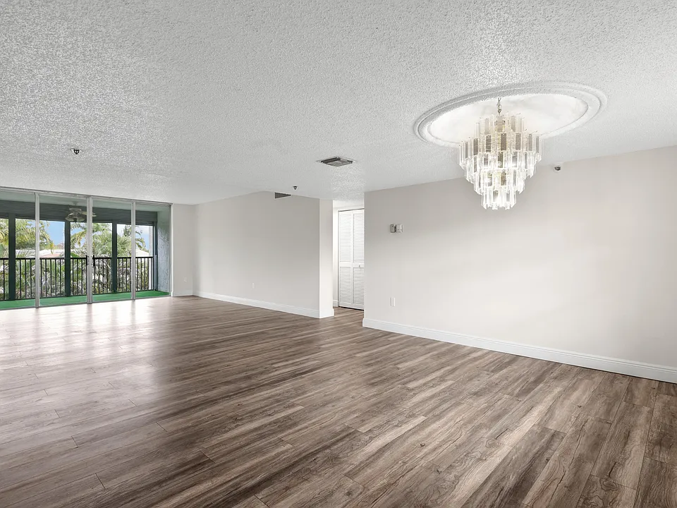 3940 Inverrary Blvd #404-A