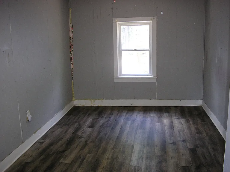 628 Woodford Ave — Photo 18