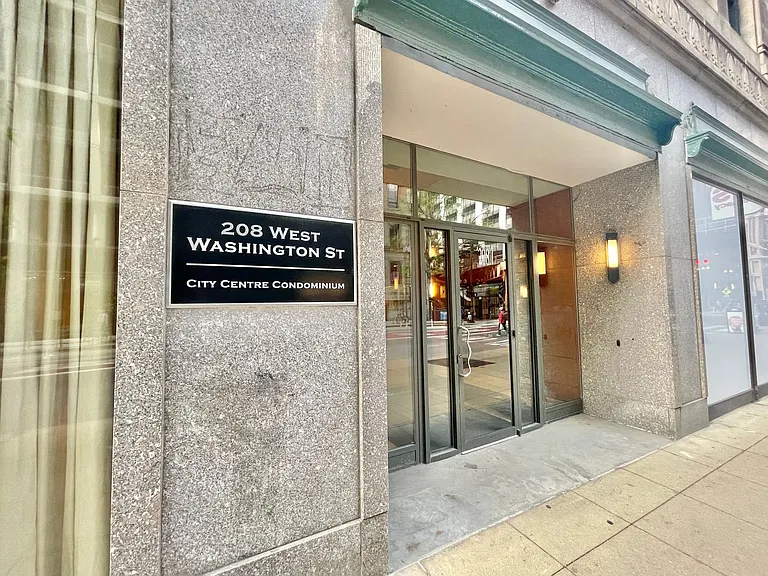 208 W Washington St #506 — Photo 24