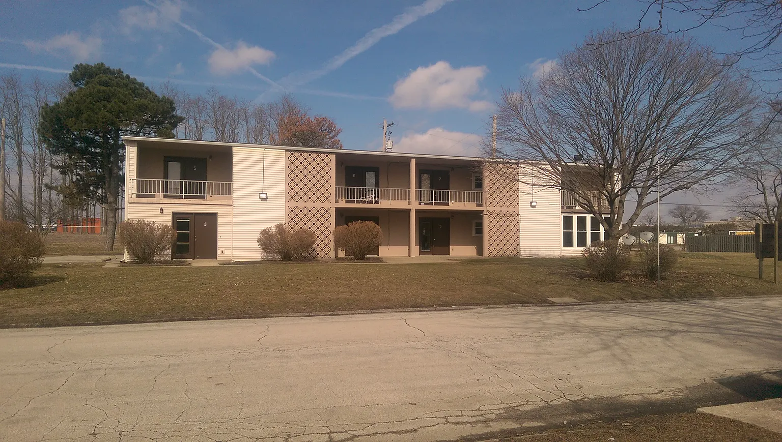 400 Briar Ln APT 7 photo 1
