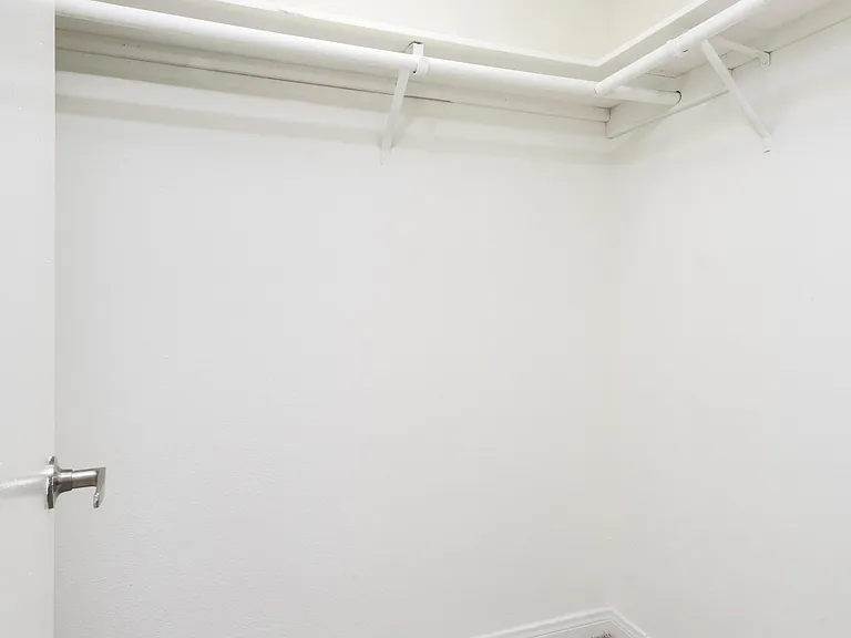 The Howard — Photo 21