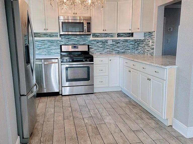 1002 Naples Dr — Photo 1