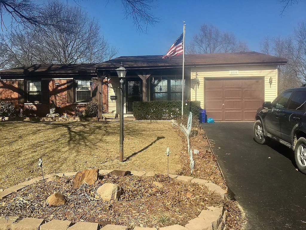 4810 Sandy Ct photo 1