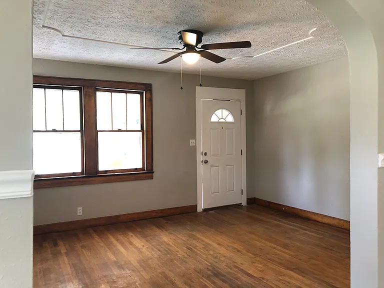 207 Fern St — Photo 3