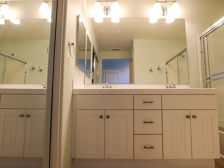 770 Harbor Cliff Way #142 — Photo 14