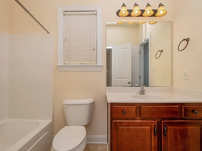 319 Woodvale Pl — Photo 13