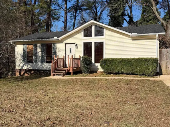 508 Foxfire Dr, Gardendale, AL 35071