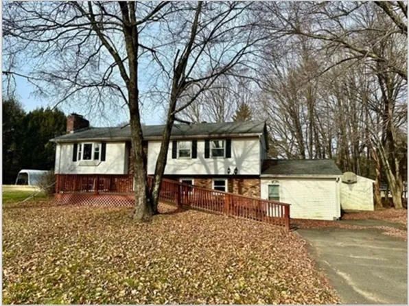 108 Hendrick St, Easthampton, MA 01027