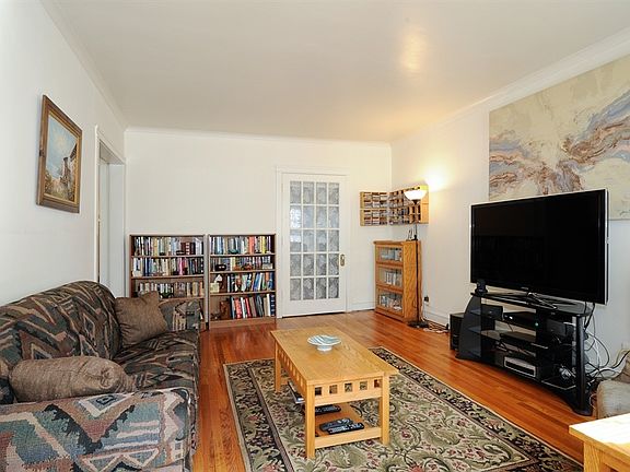 2nd image of 1066 W Catalpa Ave #L2