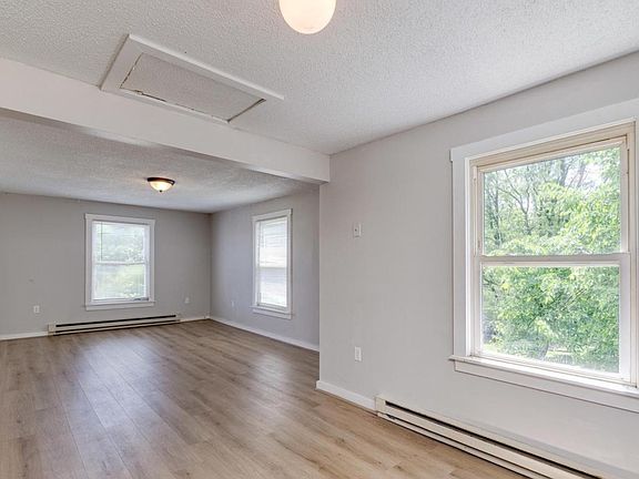 4th image of 102 S Hawksbill St