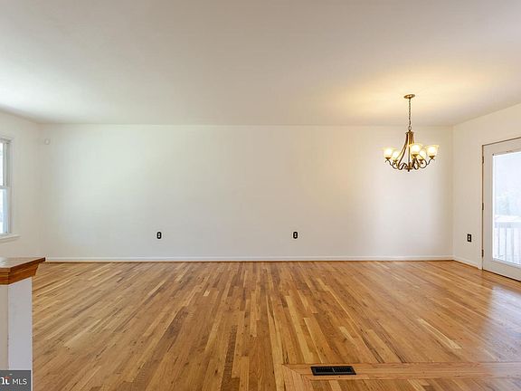 4th image of 6613 Calmos St