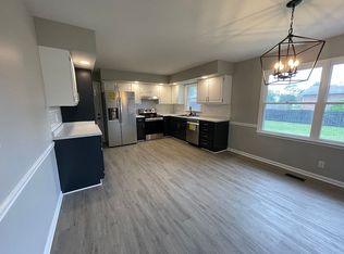 8966 Westwood Dr, Newburgh, IN 47630