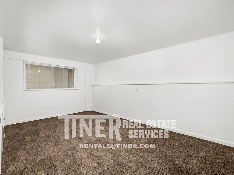 4910 Gastman Way #B — Photo 21
