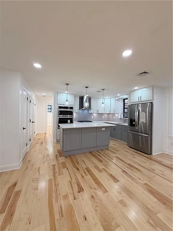 3 bed, 1.0 bath, 1200 sqft, $3,750 — Photo 1