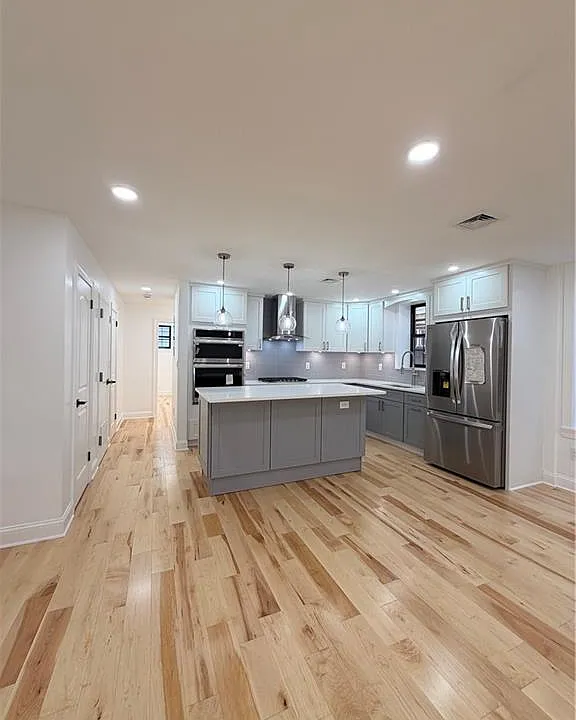 550 Jamaica Ave #2
