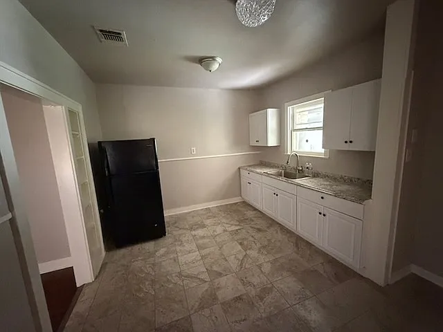 3 bed, 1300 sqft, $1,500 — Photo 3