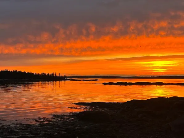 16 Hannahs Cove Rd, Beals, ME 04611