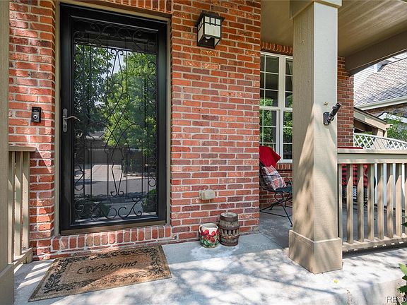 2nd image of 983 Roslyn Court