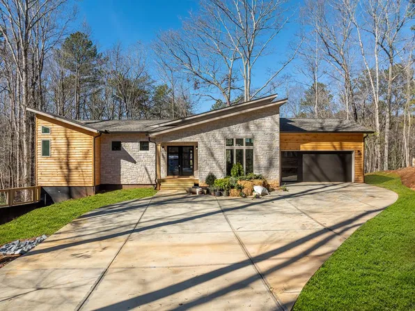 2140 Newport Dr, Ellijay, GA 30540