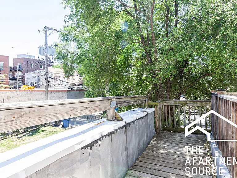 2525 W Division St — Photo 16