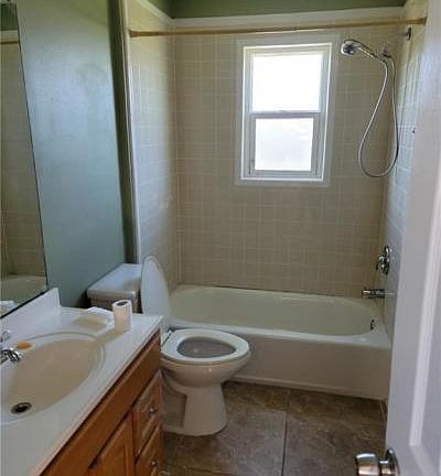 4th image of 2704 Rose Dr