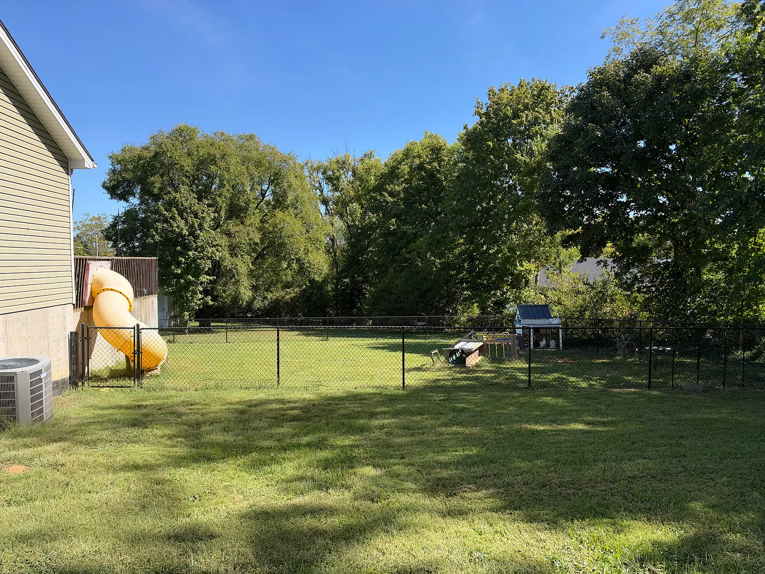 4 bed, 1340 sqft, $1,600 — Photo 2