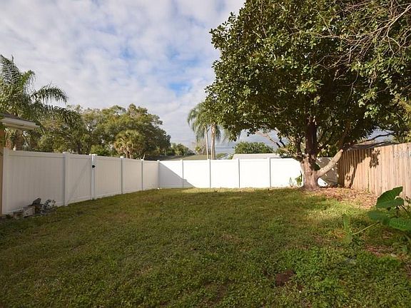 4th image of 2773 N Terrace Dr