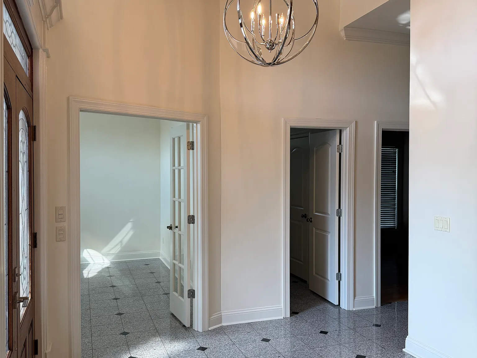 4 bed, 4.5 bath, 3375 sqft, $3,900 — Photo 3