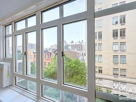 3rd image of 10 W 74th St APT 7D