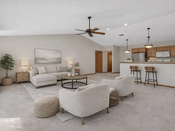 1010 Parkview Dr APT 5, Milton, WI 53563