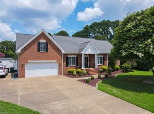 10 Pheasant Dr, Poquoson, VA 23662