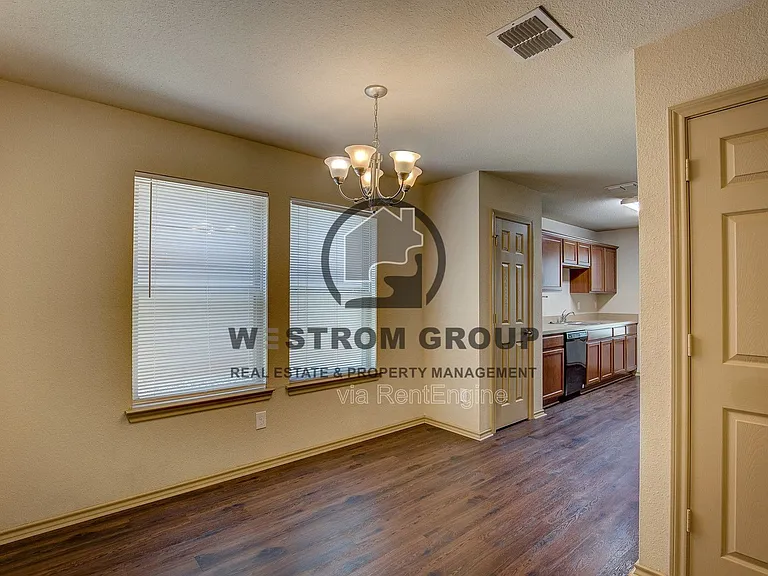 10721 Deauville Dr — Photo 10