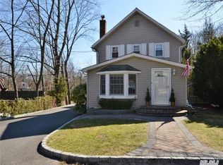 22 Glenview Pl, Huntington, NY 11743