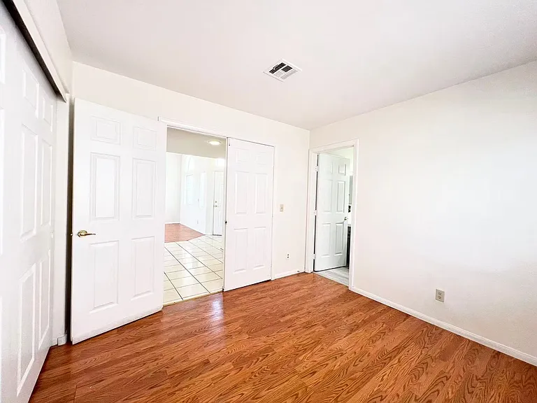 7525 Meadowoak Ln — Photo 16