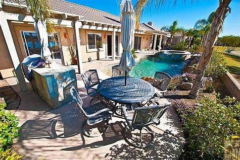 Resort style yard with built-in bbq and outside dining!