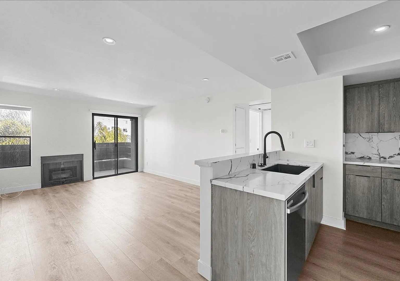 Welcome To Your New West LA Apartment! — Photo 1