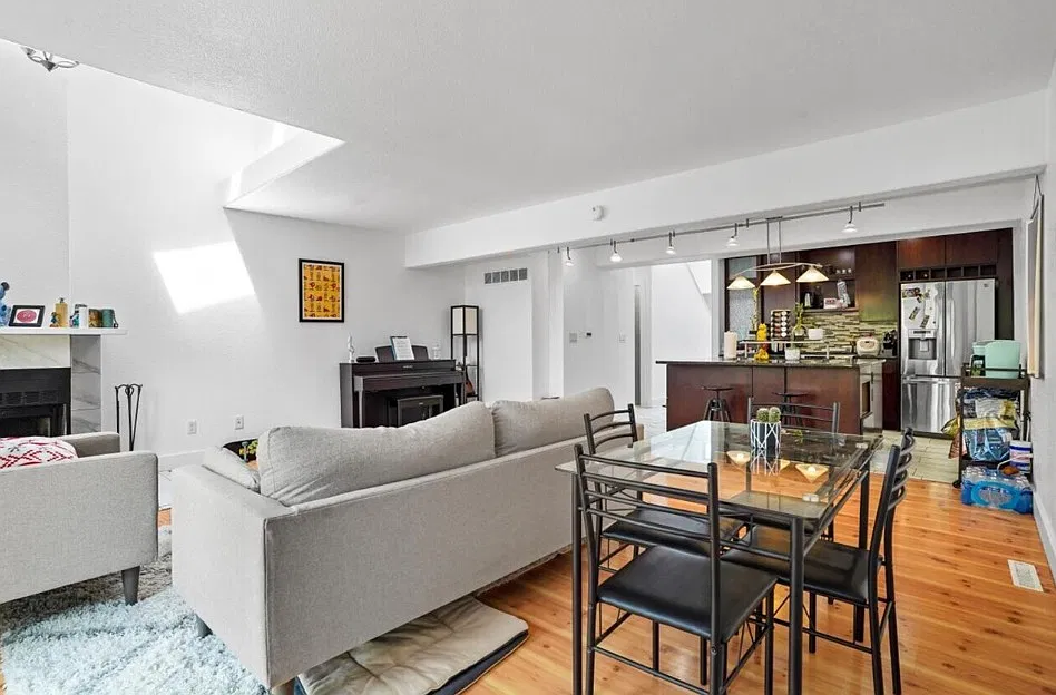 3 bed, 2.5 bath, 1317 sqft, $1,950 — Photo 3
