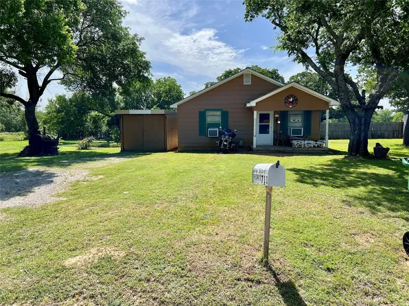 711 Fayette St, Nocona, TX 76255