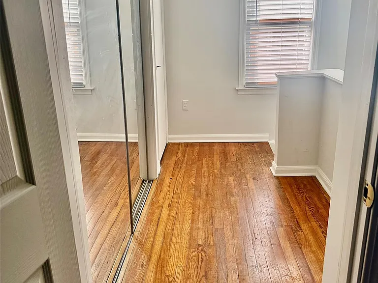 22406 Colony St — Photo 6