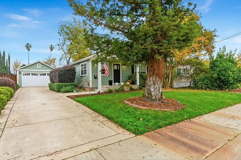 2 bed, 1.0 bath, 1045 sqft, $3,400 — Photo 2