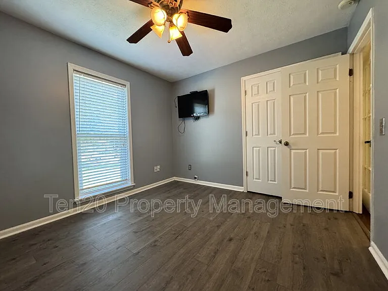 6446 Gloucester Ct — Photo 16