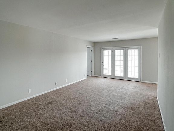 4th image of 1252 Villa Ln Unit F