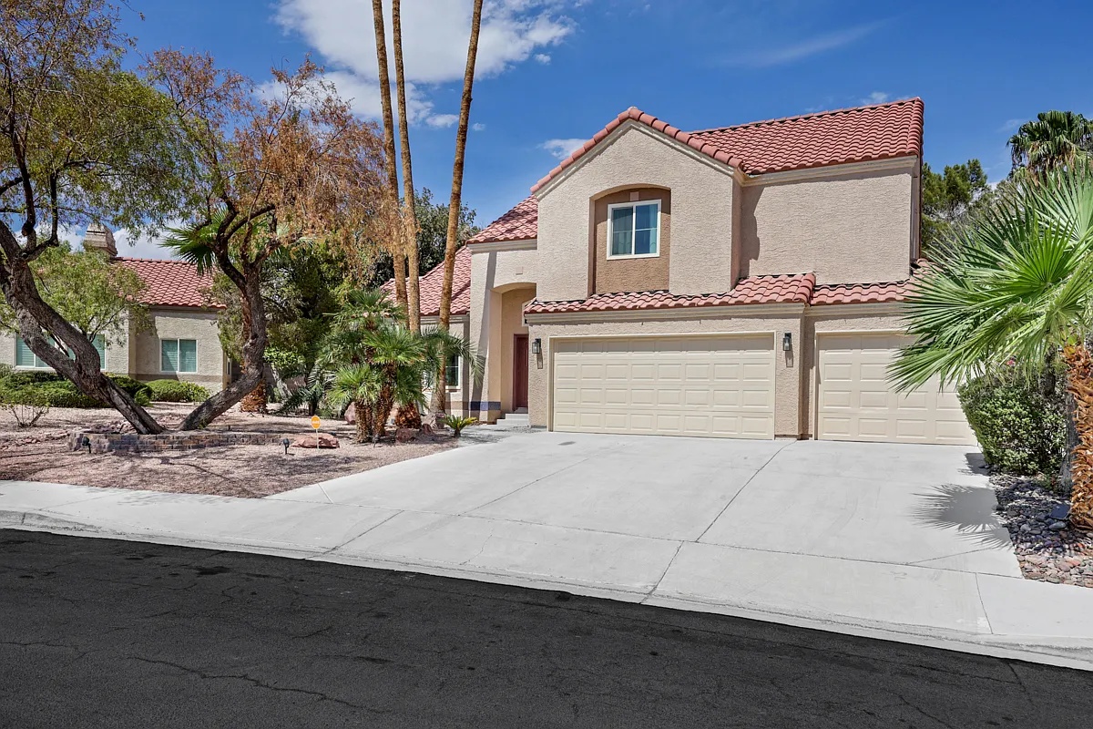 3 bed, 2.5 bath, 2231 sqft, $2,600 — Photo 1