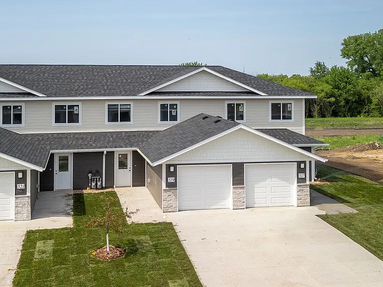 Raegan Estates — Photo 7
