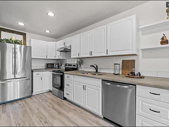 5th image of 681 NW Pinkston Ct