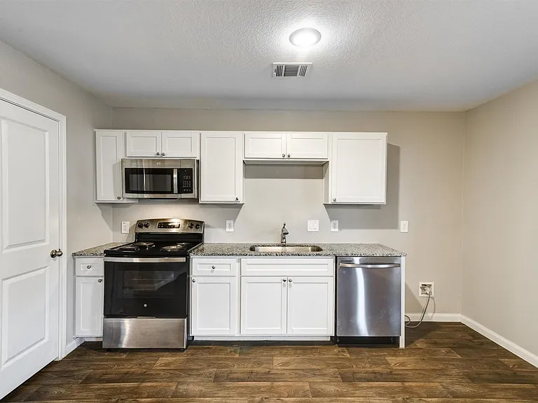 16428 Jasmine Marie Pl — Photo 7