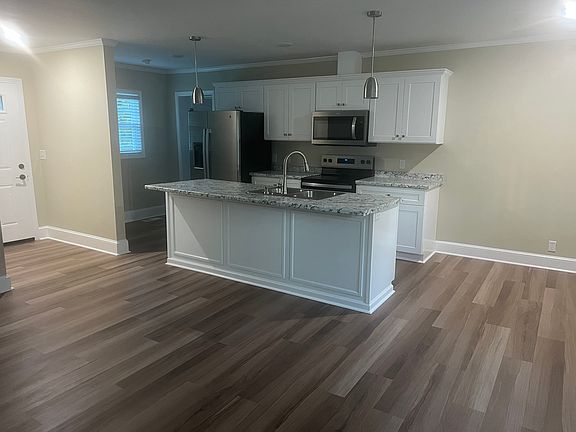 closer shot of kitchen area.